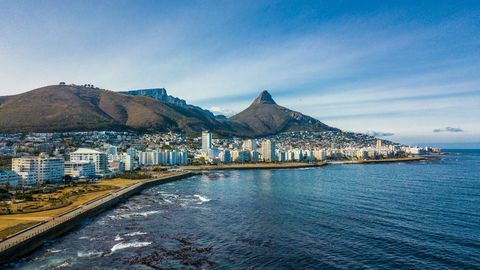 Kap kust med Signal Hill, Lion's Head och Table Mountain.