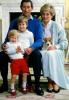 Ny bok hävdar att prins Charles "grät" kvällen innan han gifte sig med prinsessan Diana