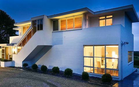 dubbel oscar vinnarens modernistiska hus från 1934 till salu i oxfordshire