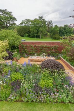 RHS Chatsworth Flower Show - Wedgwood Garden designad av Jamie Butterworth