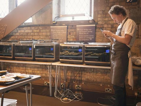 Tom Kitchin lagar mat på Tower Bridge Walkway med endast Panasonic Combination Microwaves 2