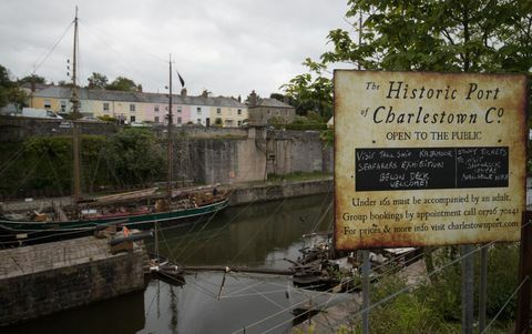 Historisk hamn i Charlestown nära St Austell