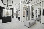 Detta herrgård på 14 miljoner pund levereras med en enorm klädkammare inspirerad av en Chanel-butik