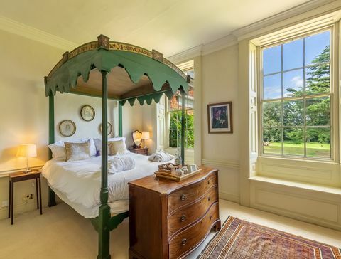 bridgerton upplever staycation på inglethorpe hall i norfolk