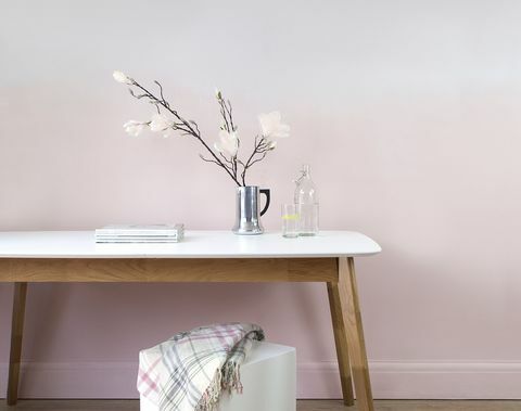 blek-rosa-ombre-vägg