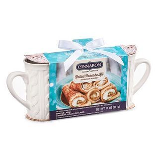 Cinnabon rullade pannkakessats med muggar