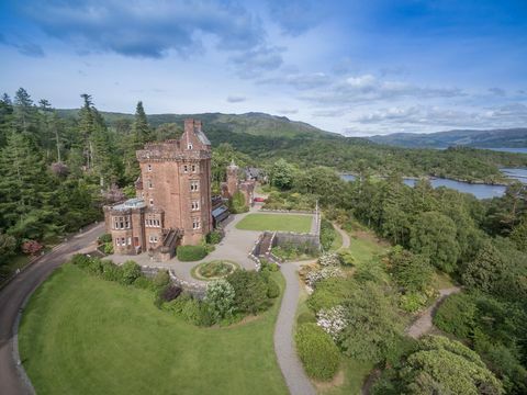 Glenborrodale Castle, Skottland till salu med två öar