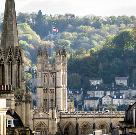 Sikt av den traditionella kyrkakloster i Bath England