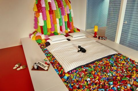 Airbnb - Lego House - sovrum - katt