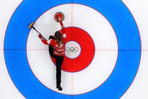 rachel homan från team canada tävlar mot team italien under curling mixed dubbel round robin på dag 3