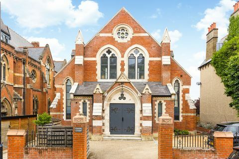 modern lägenhet i ett tidigare kapell till salu i East Dulwich, London