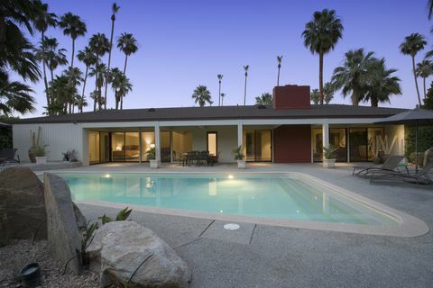 Uppdaterat Mid-Century Home med pool