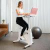 Denna stillastående cykel har ett skrivbord för att ta ditt arbete hemifrån till nästa nivå