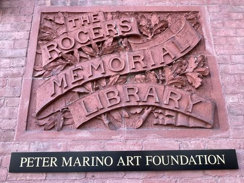 Peter Marino Art Foundation ligger i det ursprungliga rogers minnesbiblioteket i Southampton New York