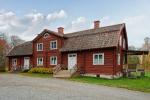 Hela 1700-talets svenska by är till salu