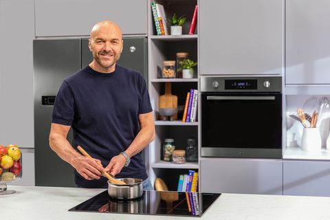 simon rimmer använder hoover köksmaskiner