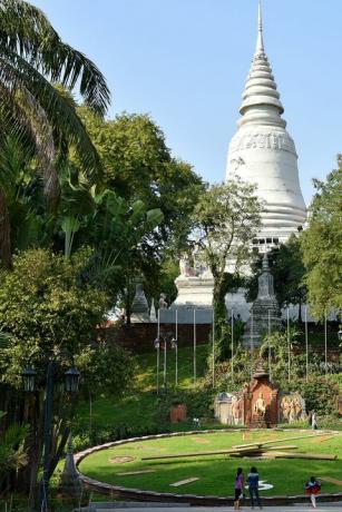 wat phnom tempel i phnom penh kambodja