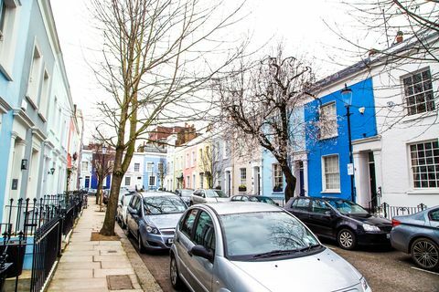 Färgglada fristående hus i London.