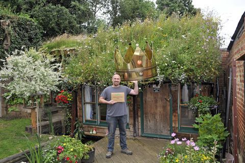 Cuprinol Shed of the Year 2016-vinnaren Kevin Herbert med sin miljövänliga skjul West Wing