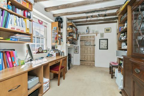 Picketts Farmhouse - Picketts Lane - Salfords - Redhill - RH1 5RG - studie - Savills