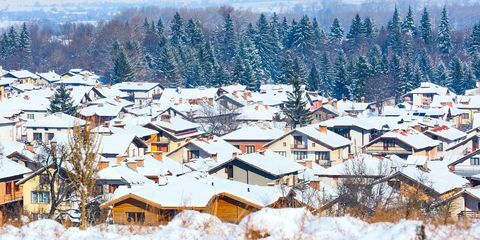 Hus med snötakpanorama i den bulgariska skidorten Bansko