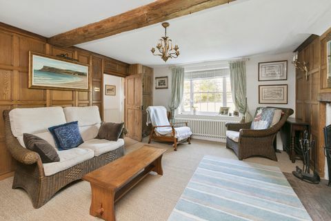 Picketts Farmhouse - Picketts Lane - Salfords - Redhill - RH1 5RG - vardagsrum - Savills