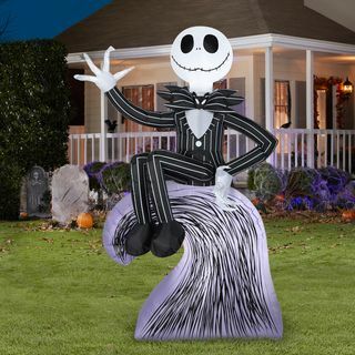 Jack Skellington sitter på fjällvirvel 