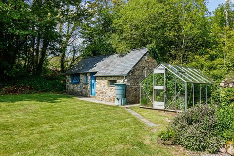 Stone Hall - Welsh Hook - Pembrokeshire - stuga - On the Market