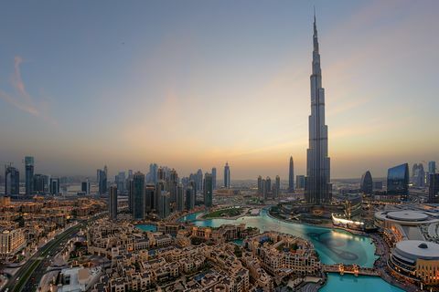 En stadshorisont i Dubai, Förenade Arabemiraten.