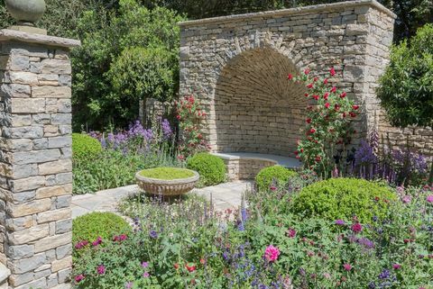 The Claims Guys: A Very English Garden designad av Janine Crimmins - Artisan garden - Chelsea Flower Show 2018