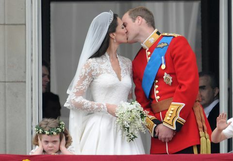 prince-william-kate-Middleton-balkong-kiss