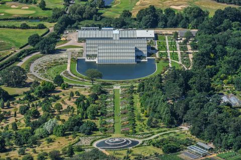 Flygfoto över de botaniska trädgårdarna på RHS Wisley, Surrey