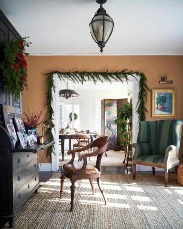 inspelningsdatum 11 december 12, 2020 plats privat bostad. hamnfil 21. byn dering hamn, shelter island, ny. designerhomeowner alfredo paredes. aparedesalfredoparedesstudiocom co homeowner brad goldfarb. dotter carolina paredes goldfarb. son sebastian parader goldfarb fotograf bjorn wallander. bjornbjornwallandercom. 6466454882. fotografens representant carlene micheletto. carlenemicheletous. 9177439090 stilregissör robert rufino. rrufinohearstcom. 9173644163