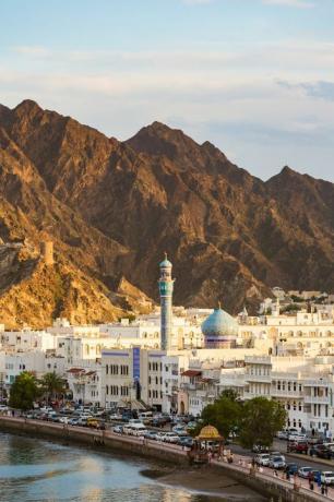 Muscat gamla stan vid solnedgången, Oman