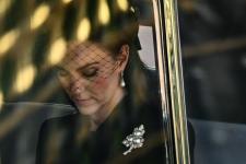 Kate Middleton bär en subtil hyllning till drottningen för att se monarken ligga i staten