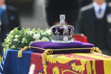 Vad är meningen bakom drottning Elizabeth II: s kistblommor?