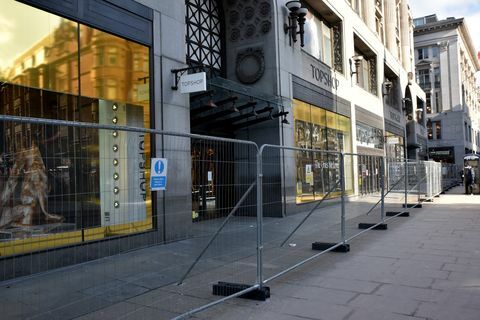 london, Storbritannien 12 februari 2021 topshop är nu en del av asos, oxford street flagship store är nu inhägnad och töms