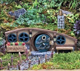 Mulberry Burrow fairy garden