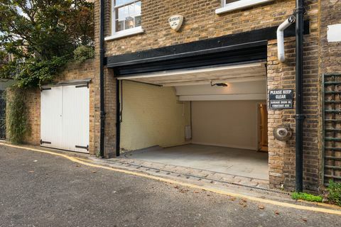 Wellington Square - London - James Bond fastighet - garage - Knight Frank