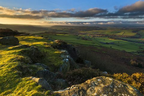 Baslow Edge med utsikt över Peak District. STORBRITANNIEN. Europa.