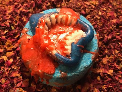 "Jaws" Attack Bath Bomb