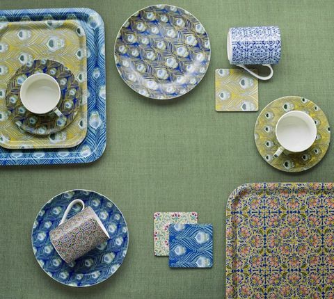 Liberty x John Lewis kollektion: Liberty Fabric & John Lewis brickor från £ 15, muggar £ 12, cup & tefatuppsättning £ 18, uppsättning av fyra vändbara dalbana £ 15