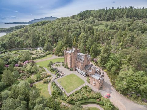 Glenborrodale Castle, Skottland till salu med två öar