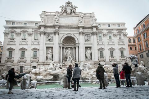 Trevifontänen snö Italien