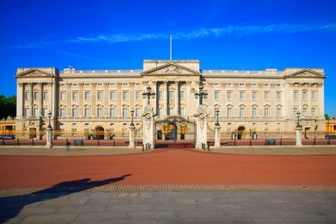 framifrån på buckingham palace