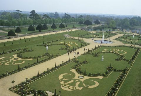 hampton court palace, den privata trädgården flygfoto med utsikt sydost