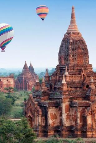 varmluftsballonger som flyger över bagan, mandalay division, myanmar