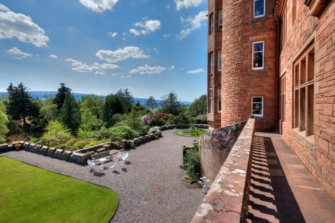 Glenborrodale Castle, Skottland till salu med två öar