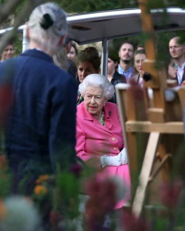 drottningen anländer till chelsea blomsterutställning 2022
