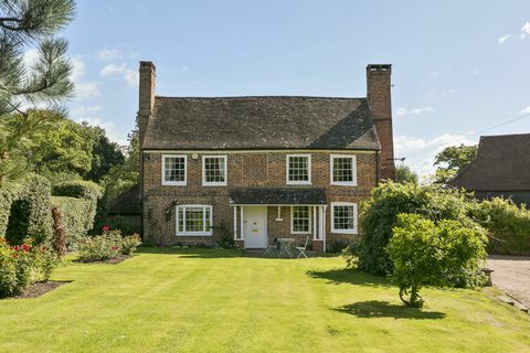 Picketts Farmhouse - Picketts Lane - Salfords - Redhill - front - Savills